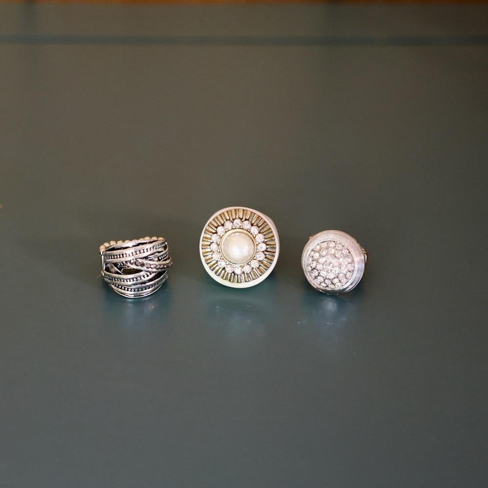 Elegant Sparkly Silver and Pearl Ring Set